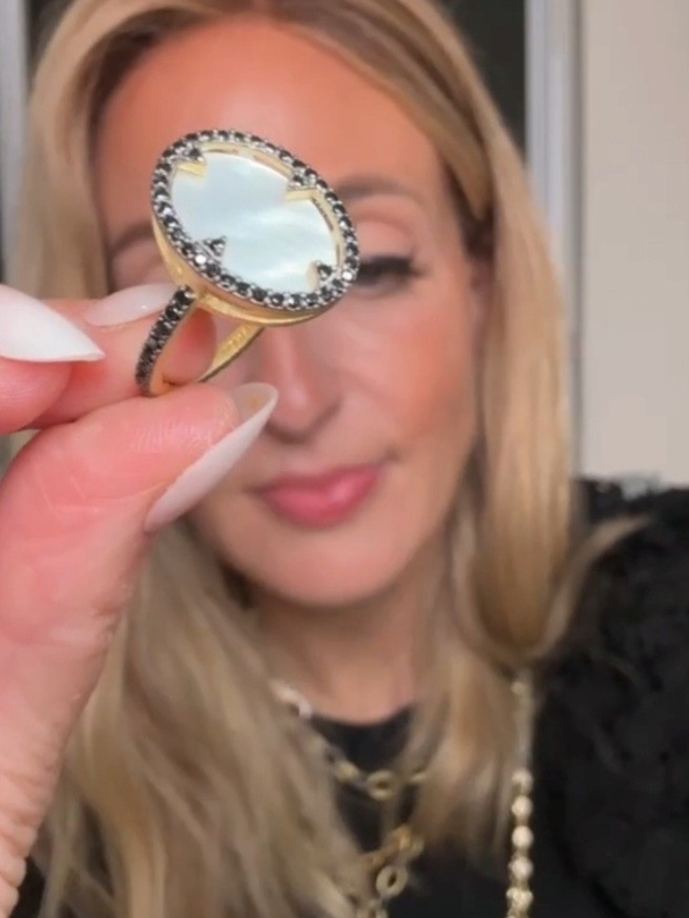 Amazonian Allure

Mother of Pearl and Pavé Cocktail Ring